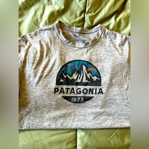 Men’s L Patagonia shirt